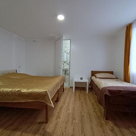 Guesthouse Mery Kobuleti Esterno foto