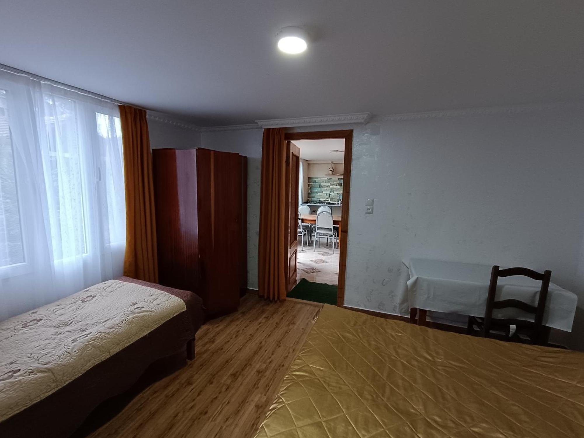Guesthouse Mery Kobuleti Esterno foto