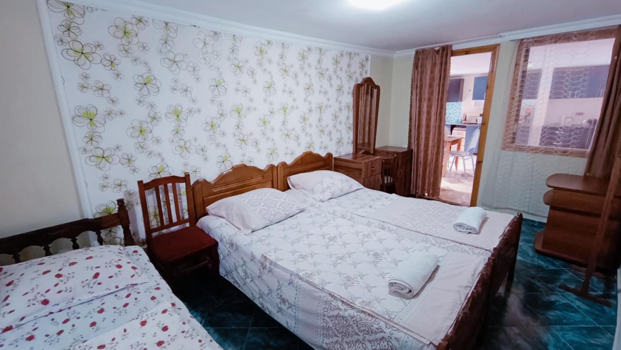 Guesthouse Mery Kobuleti Esterno foto