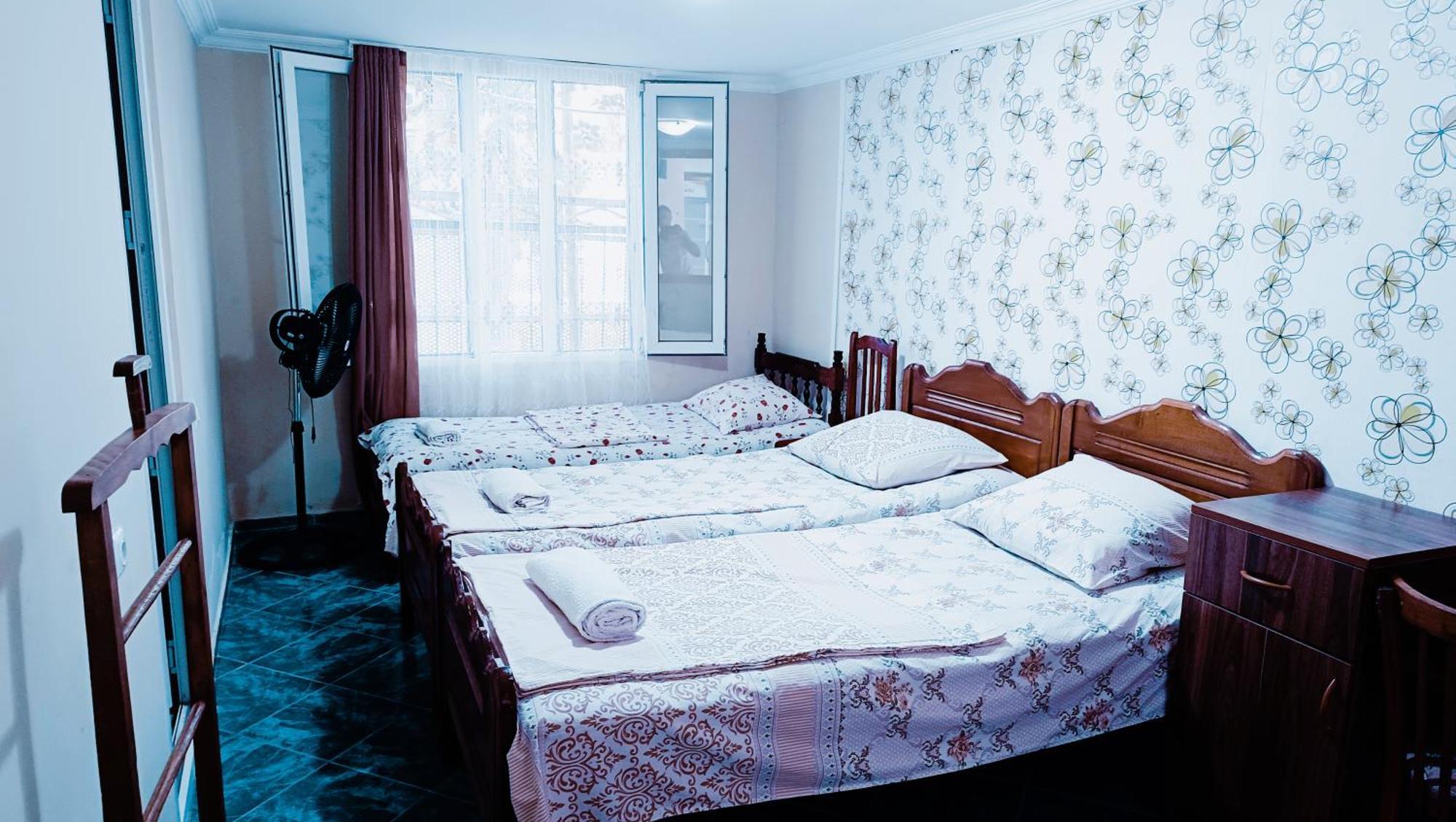 Guesthouse Mery Kobuleti Esterno foto