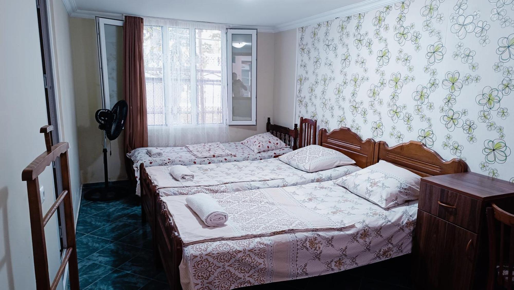 Guesthouse Mery Kobuleti Esterno foto