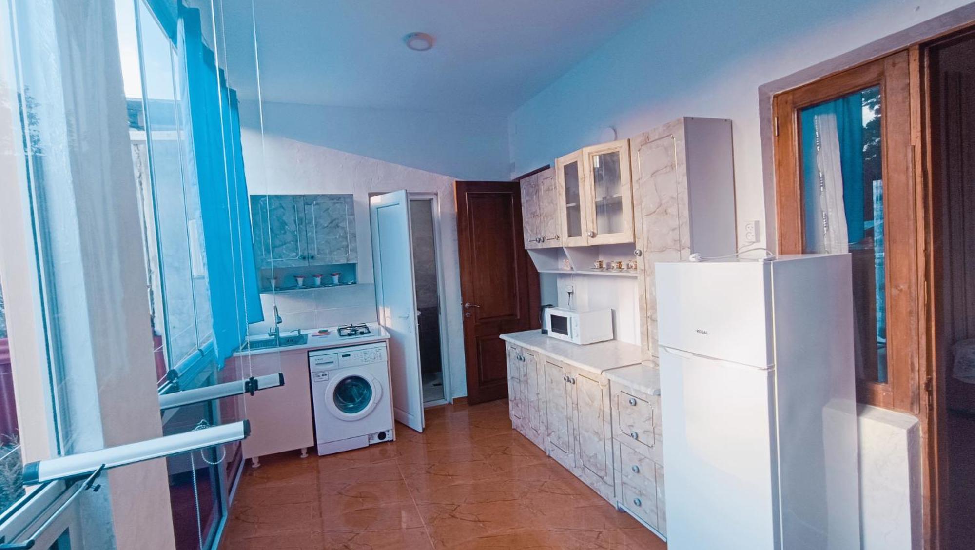 Guesthouse Mery Kobuleti Esterno foto