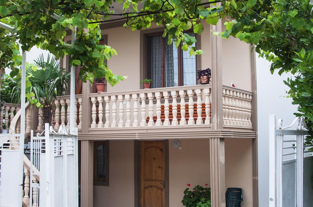 Guesthouse Mery Kobuleti Esterno foto